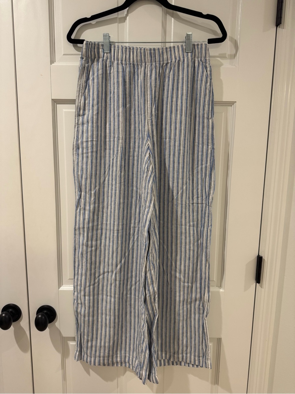 American Eagle Lightweight Blue and White Striped Wide-Leg Pants size S
